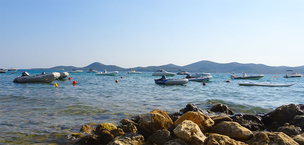 Strandjes aan de kust van Dalmatië
