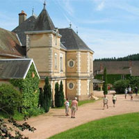 Camping Château de Montrouant in regio Bourgogne (Bourgondië), Frankrijk