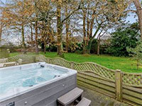 Barton Woodland Lodge 2 Spa (Pet) 4CJ