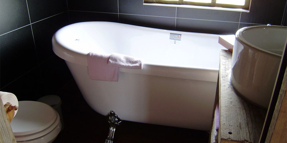 Op minicamping Boot in Zeeland logeer je in een Lodgetent met eigen sanitair Op minicamping Boot in Zeeland logeer je in een Lodgetent met eigen sanitair