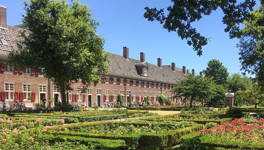 Een steelse blik op het Hofje van Nieuwkoop Hofje van Nieuwkoop