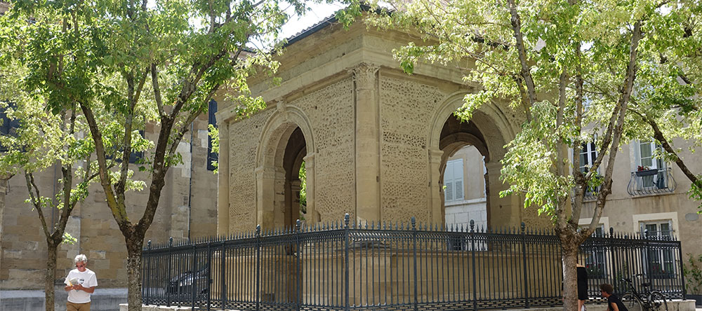 Monument Le Pendentif, 1548 uit molasse opgebouwd in Valence