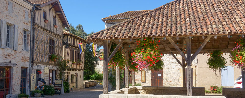 Markthal buiten in Pujols