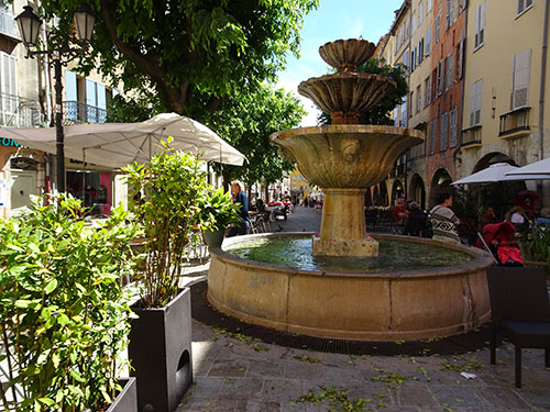 restaurantjes op Place aux Aires, Grasse restaurantjes op Place aux Aires, Grasse
