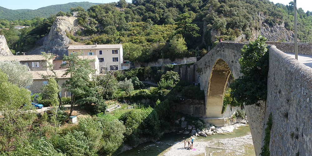 Romaans boogbrug Pont Roman in Nyons