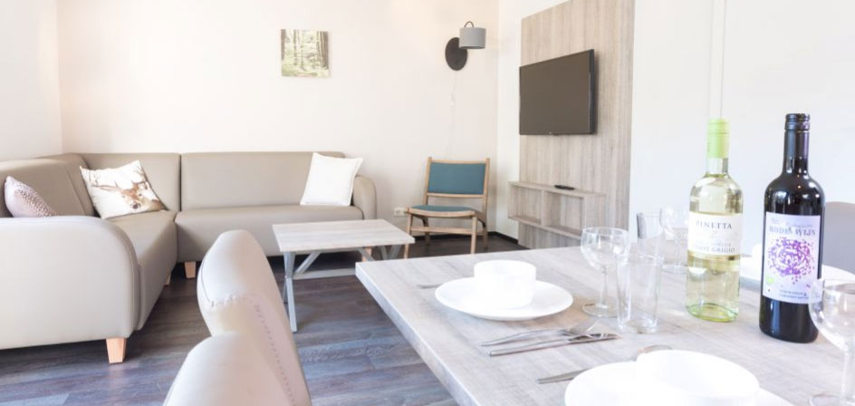 Vernieuwd interieur van vakantiehuis op vakantiepark de Katjeskelder Vernieuwd interieur van vakantiehuis op vakantiepark de Katjeskelder