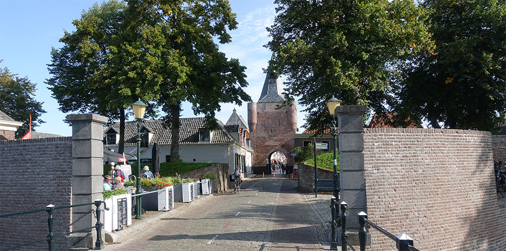 Hanzestadje Elburg, ook hier vind je een Vischpoort Hanzestadje Elburg, ook hier vind je een Vischpoort