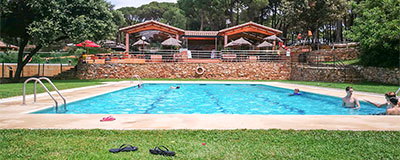 Costa Brava door de koplampen van een zevenzitter