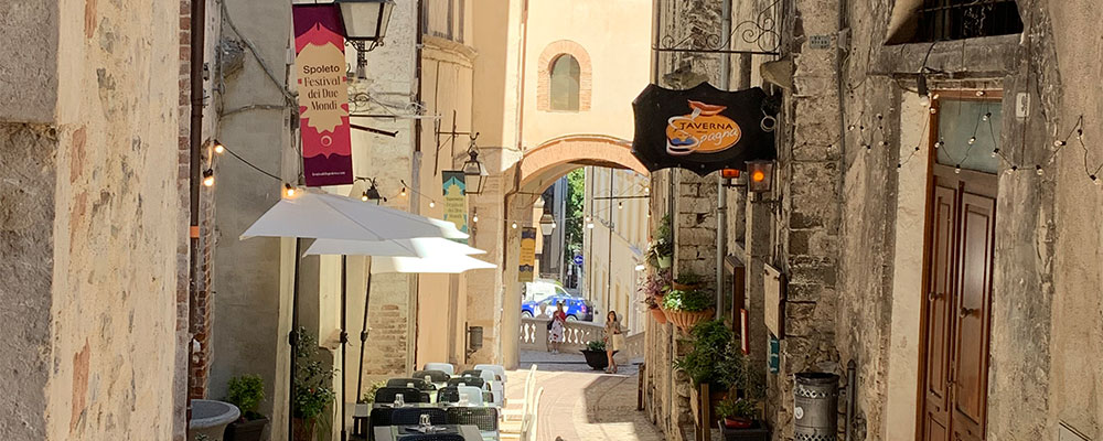 Slenteren door de charmante straatjes van Spoleto