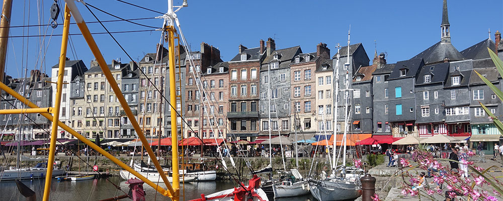 Honfleur een kleurrijk plaatsje in Normandië aan zee Honfleur een kleurrijk plaatsje aan zee