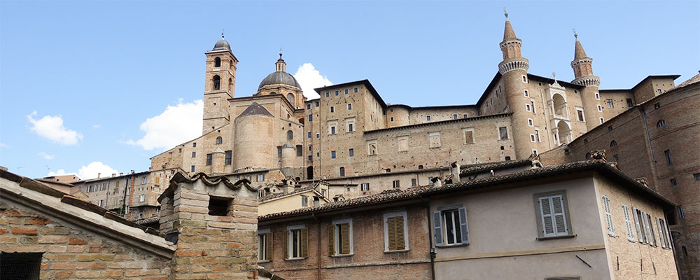 Urbino van Middeleeuws stadje naar stad in renaissance stijl Urbino van Middeleeuws stadje naar stad in renaissance stijl