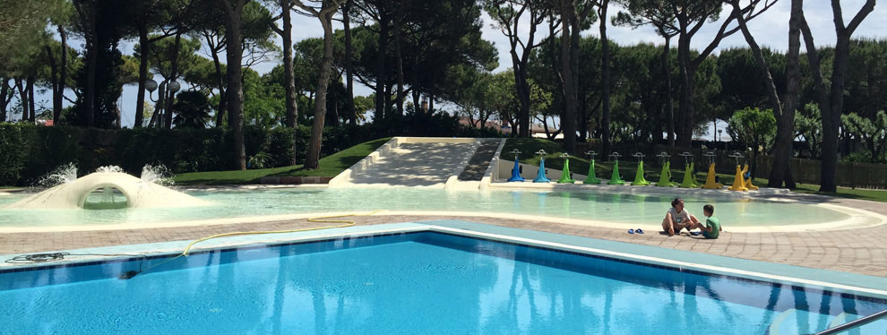 Zwembad op camping Waikiki