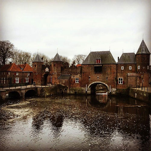 de waterpoort “de Koppelpoort” in Amelsfoort de waterpoort “de Koppelpoort” in Amelsfoort