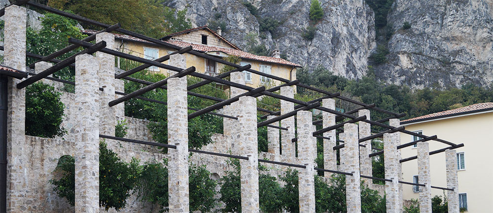 Resten van de citroenkassen in Limone sul Garda