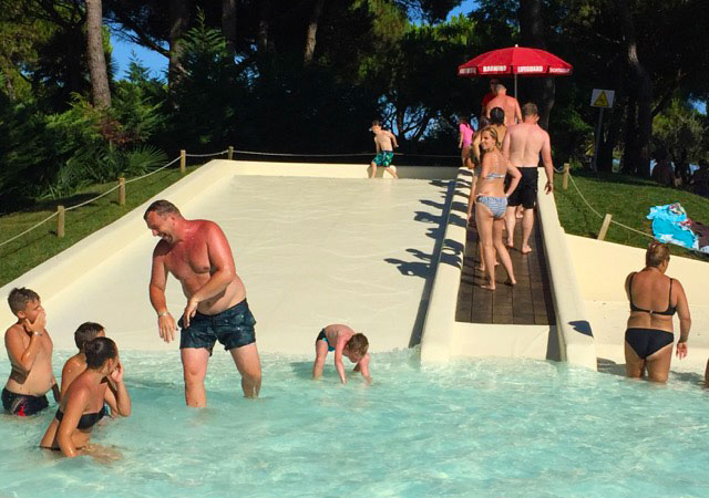 Zwembad camping Waikiki