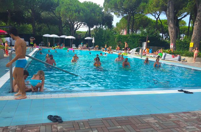 Zwembad camping Waikiki