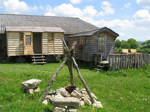 Camping Le Petit Montperroux in de Bourgogne Camping Le Petit Montperroux