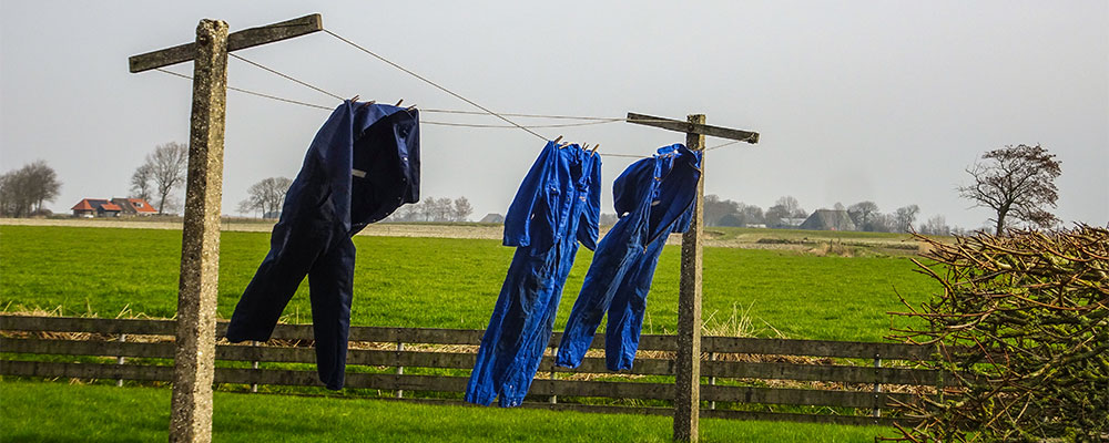 Overalls aan de waslijn