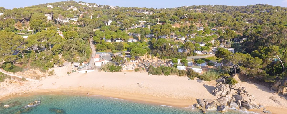 Cala Gogo met het mooie privé strand en het gezellige terras aan het strand
