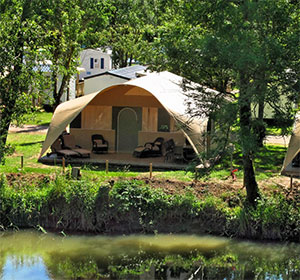 Ervaar de luxe van een 8-persoons Grand Lodgetent! Ervaar de luxe van een 8-persoons Grand Lodgetent!.