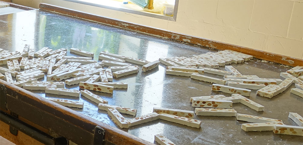 De verse plakken noga liggen kraar om ingepakt te worden