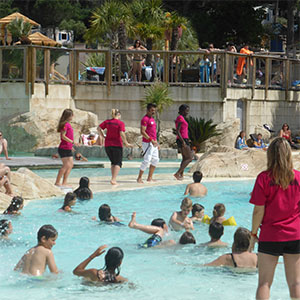 Grote camping animatieteam