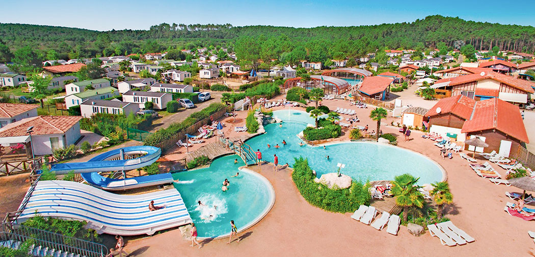 Zwembad op camping Les Vignes, op 5 kilometer van de langgerekte stranden Camping Les Vignes, genietmoment