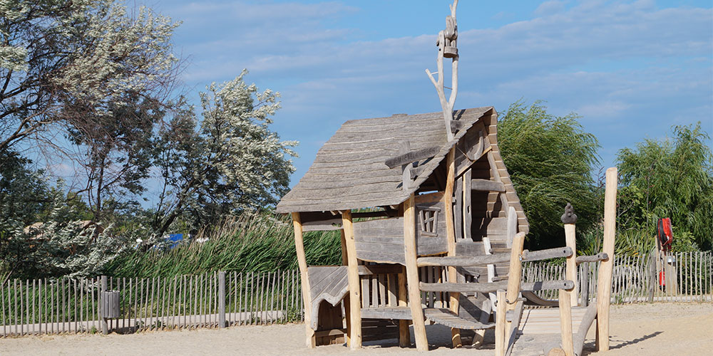 Tieners willen een multi sportveld, geen speeltuintje Tieners willen een multi sportveld, geen speeltuintje