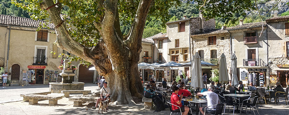 centraal ligt het charmante plein Place de Liberté