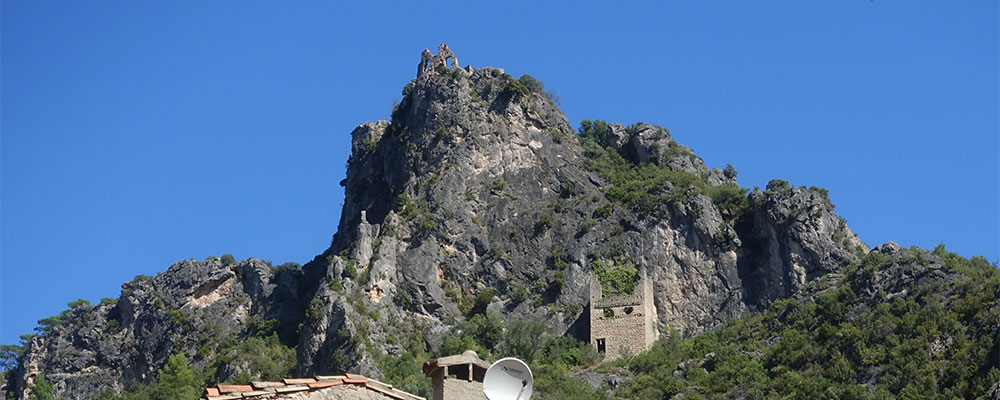 het Kasteel van Verdun (nu enkel nog een ruïne) ten noorden van Guilhem-le-Désert