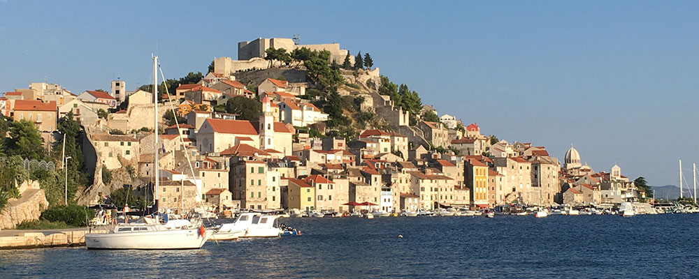 Šibenik, forten en boten