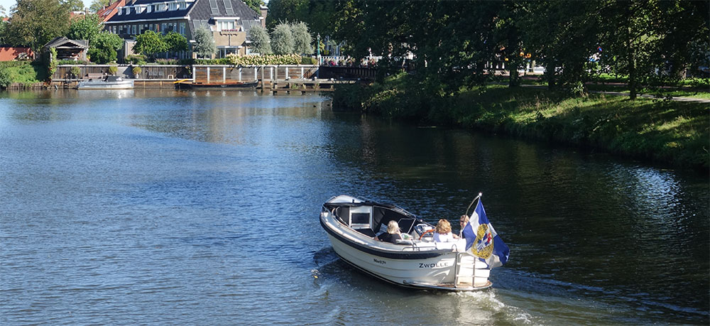 Met een sloepje Zwolle rond Met een sloepje Zwolle rond