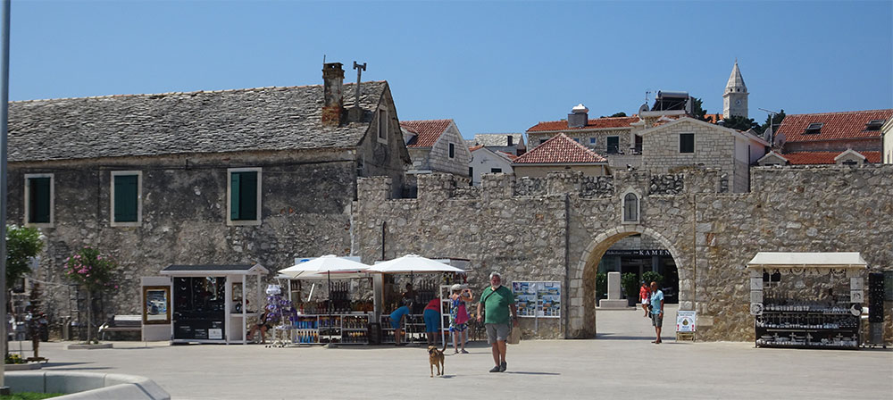 Vestingmuur bij Primosten