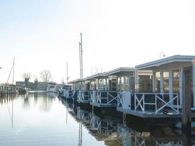 Thumbnail 4 van Houseboats Lemmer