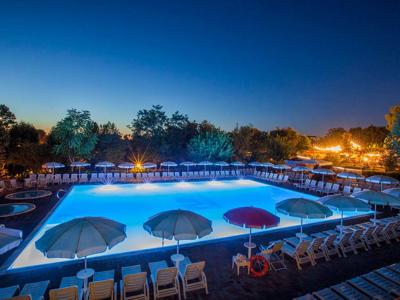 Thumbnail 2 van hu Roma camping in town