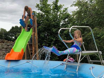 Thumbnail 3 van Le Cheval Rouge