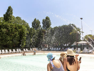 Thumbnail 2 van hu Venezia camping in town