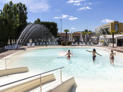 Thumbnail 3 van hu Venezia camping in town