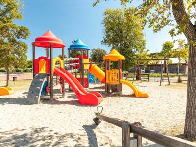 Thumbnail 3 van Spina Family Village