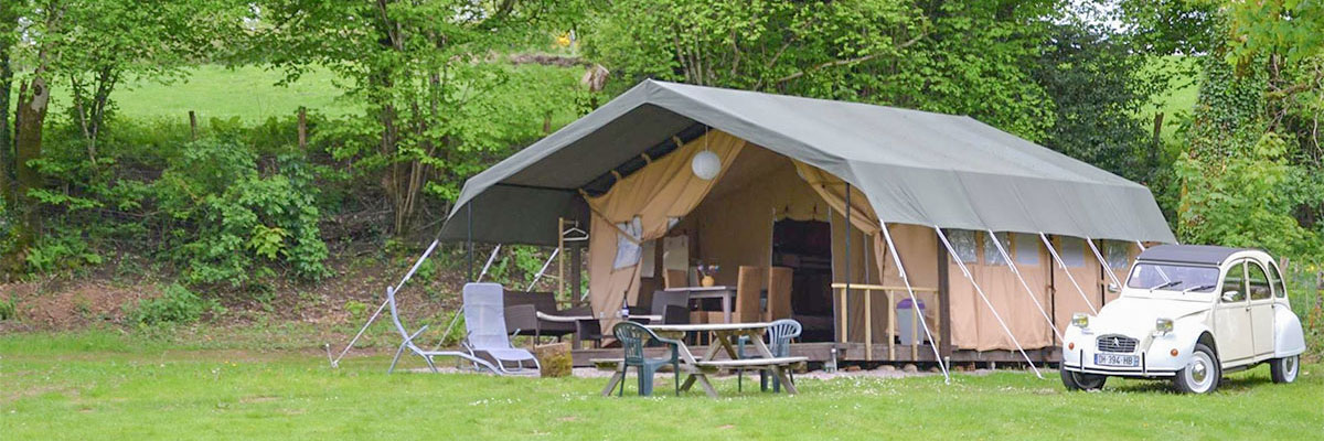 Safari- en lodgetenten op kleine groene campings in Ardennen