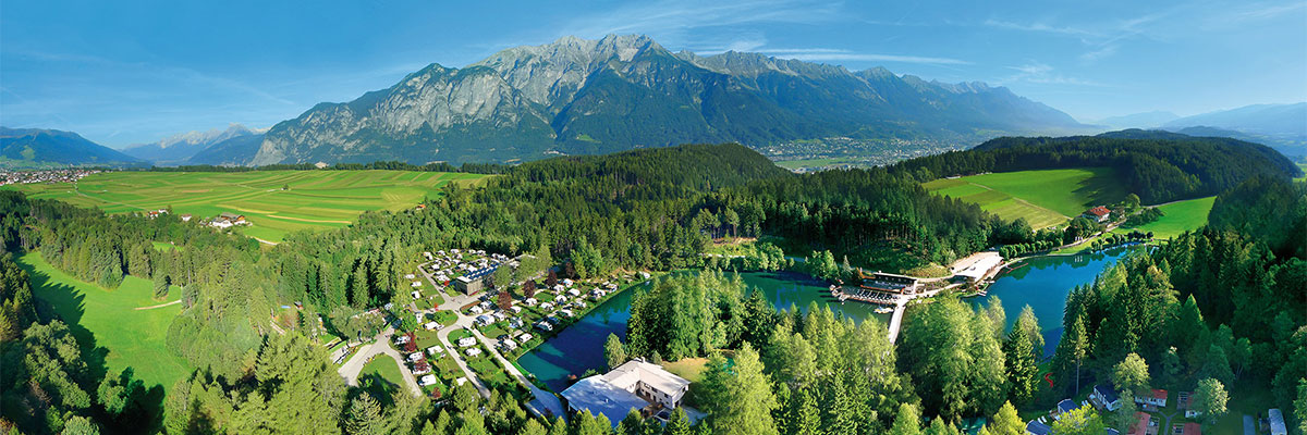 Uitzicht op de bergen vanaf de camping in Oostenrijk.